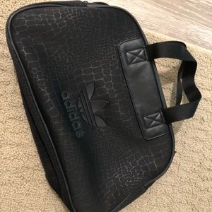 🚨Sale🚨 Original Adidas bag✔️